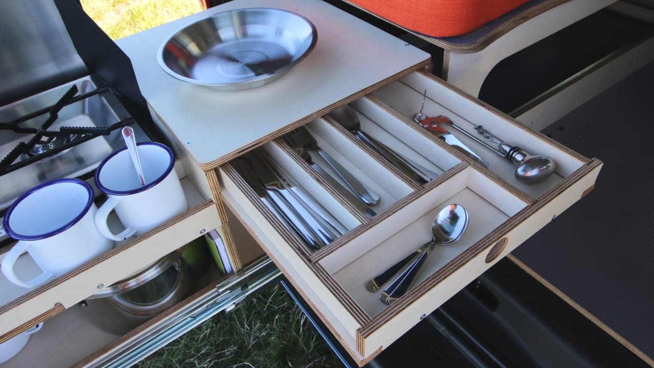 Kitchenette dans la boîte de camping Amdro