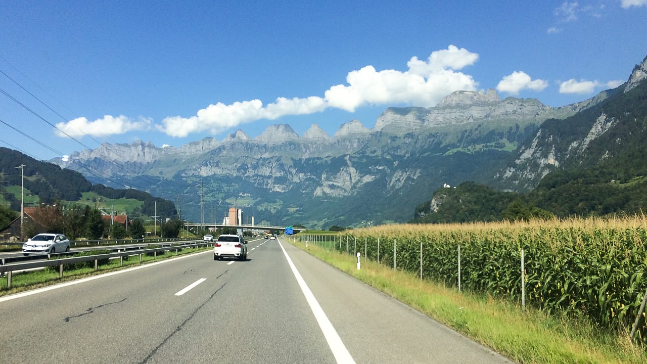 Code de la route italien : vitesses maximales, péages et particularités pour les campeurs
