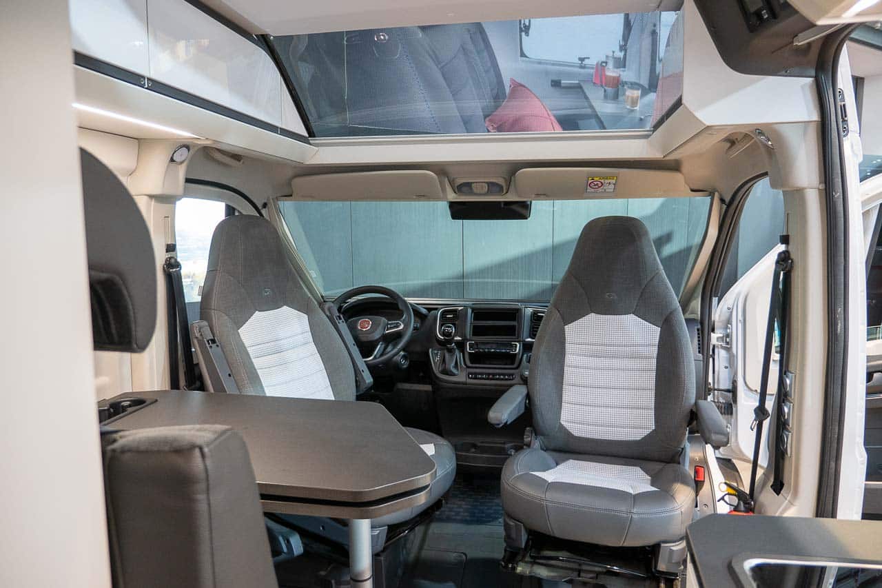 Adria TWIN 600 Cabine du conducteur