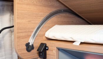 Weinsberg X-Cursion Van Scharniere