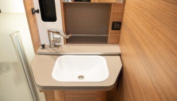 Weinsberg X-Cursion Van Waschbecken