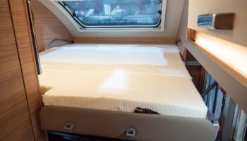 Weinsberg X-Cursion Van Easy-Move-Bett