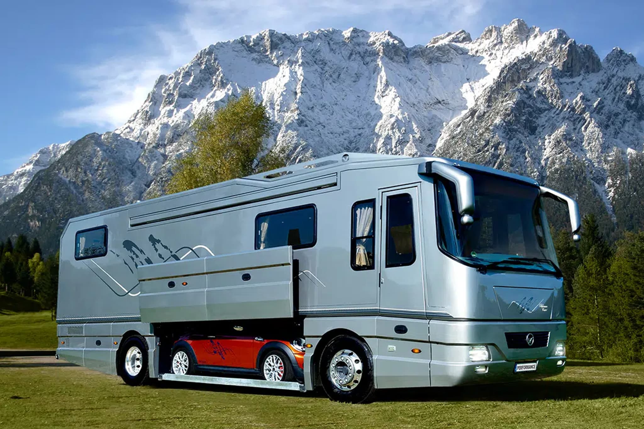 10 camping-cars de luxe pour s’émerveiller – Champagne, piscine et bling-bling