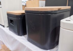 Kleine Trocken-Trenntoilette