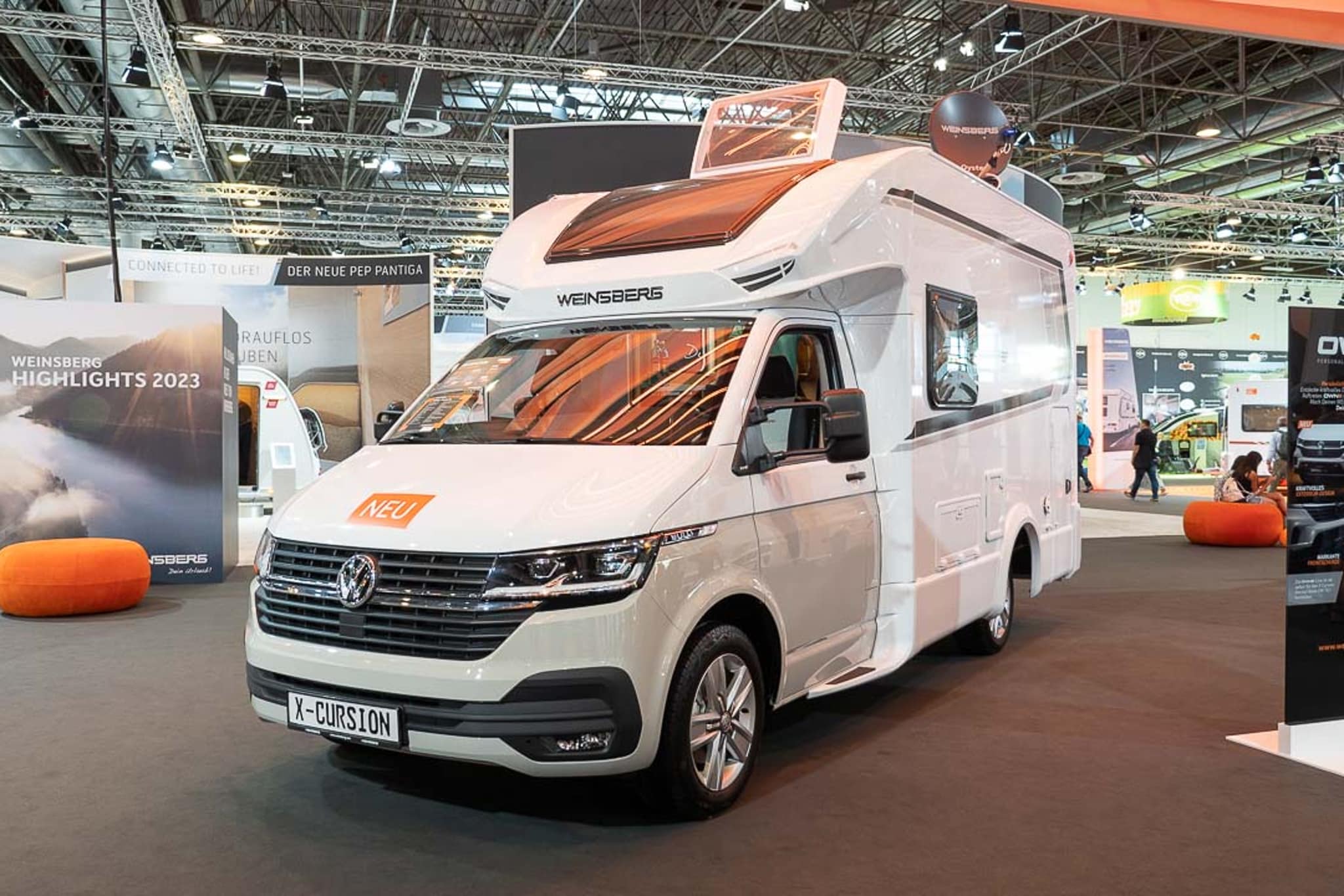 WEINSBERG X-Cursion Van (2023) – camping-car innovant sur base VW T 6.1 avec bain pivotant
