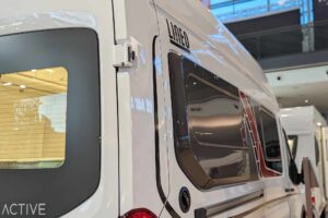 Bürstner Lineo C 590 hinten