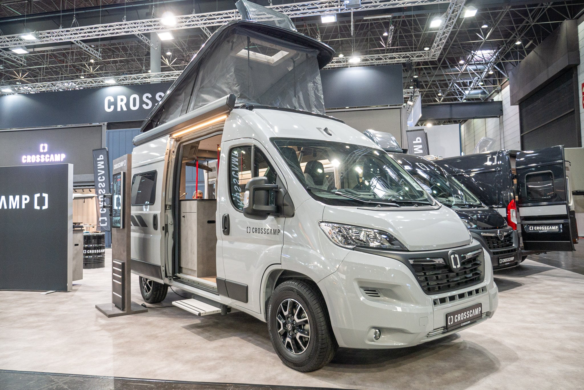 CROSSCAMP Flex 541 (2024) : camping-car économique sur base Opel Movano avec aménagement intérieur variable – avec visite à 360° !