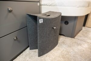 Un bureau à domicile complet dans une caravane : Fendt présente au Caravan Salon 2023 une étude avec un équipement complet pour le travail mobile 6 Fendt Concept Connect Tabouret pliant