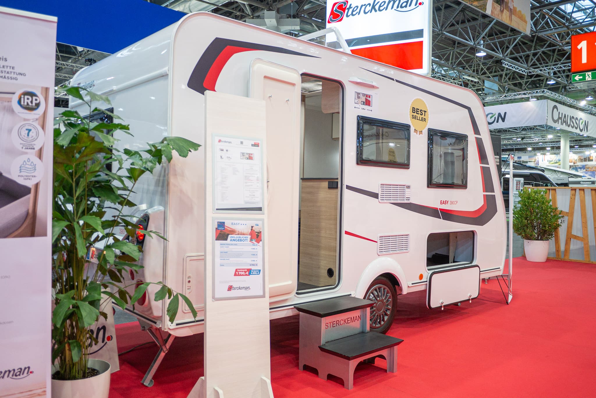 Caravan Salon 2023 Nouveautés : mini-caravane compacte Sterckeman Easy 390 CP pour jusqu’à quatre personnes