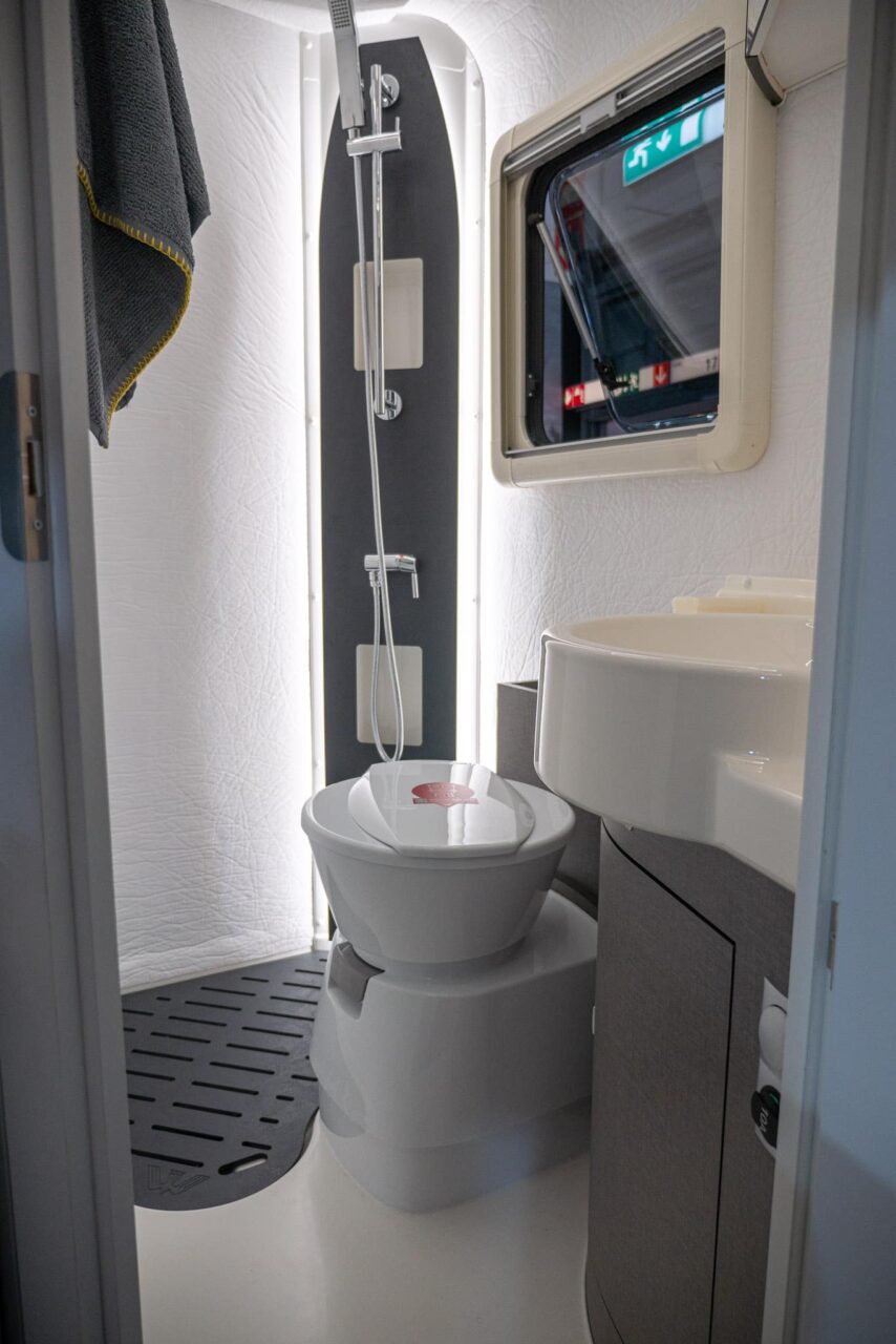 Caravan Salon 2023 Nouveautés : Camping-car de luxe Wingamm Oasi 610 M avec équipement de confort 5 wingamm oasi 610 m bad