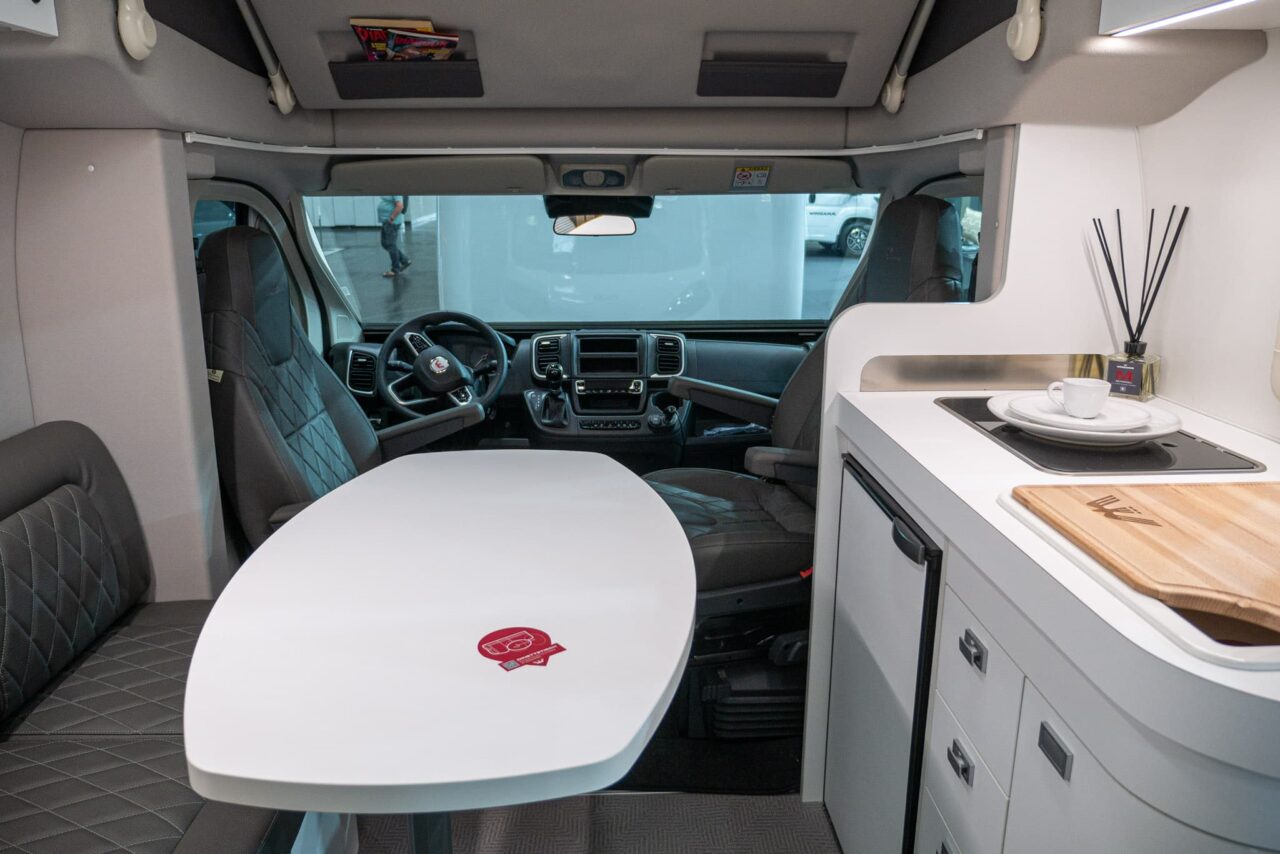 Caravan Salon 2023 Nouveautés : Camping-car de luxe Wingamm Oasi 610 M avec équipement de confort 2 wingamm oasi 610 m front