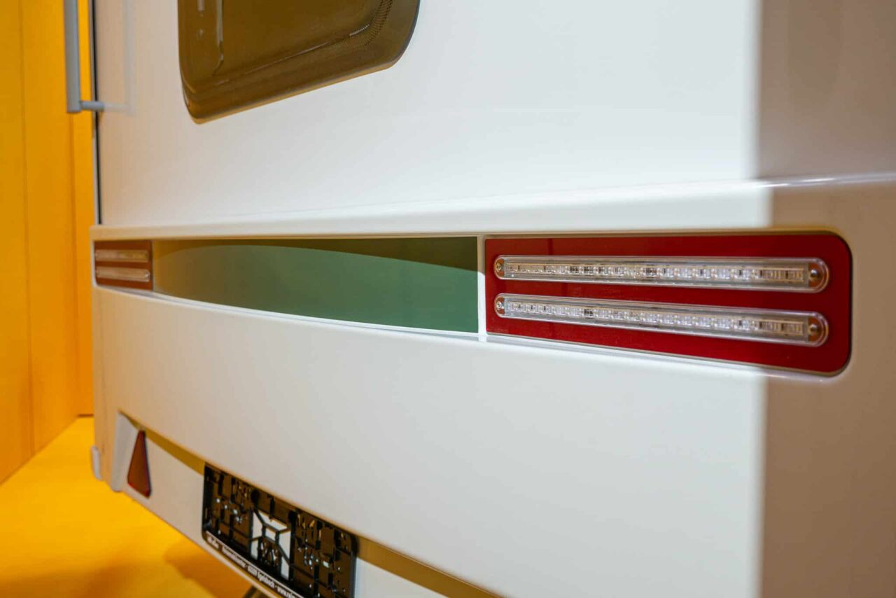Adria Aviva Lite 360 DK (2024) : mini-caravane minimaliste et légère pour quatre personnes - avec visite à 360° ! 1 adria aviva lite 360 dk bremslicht