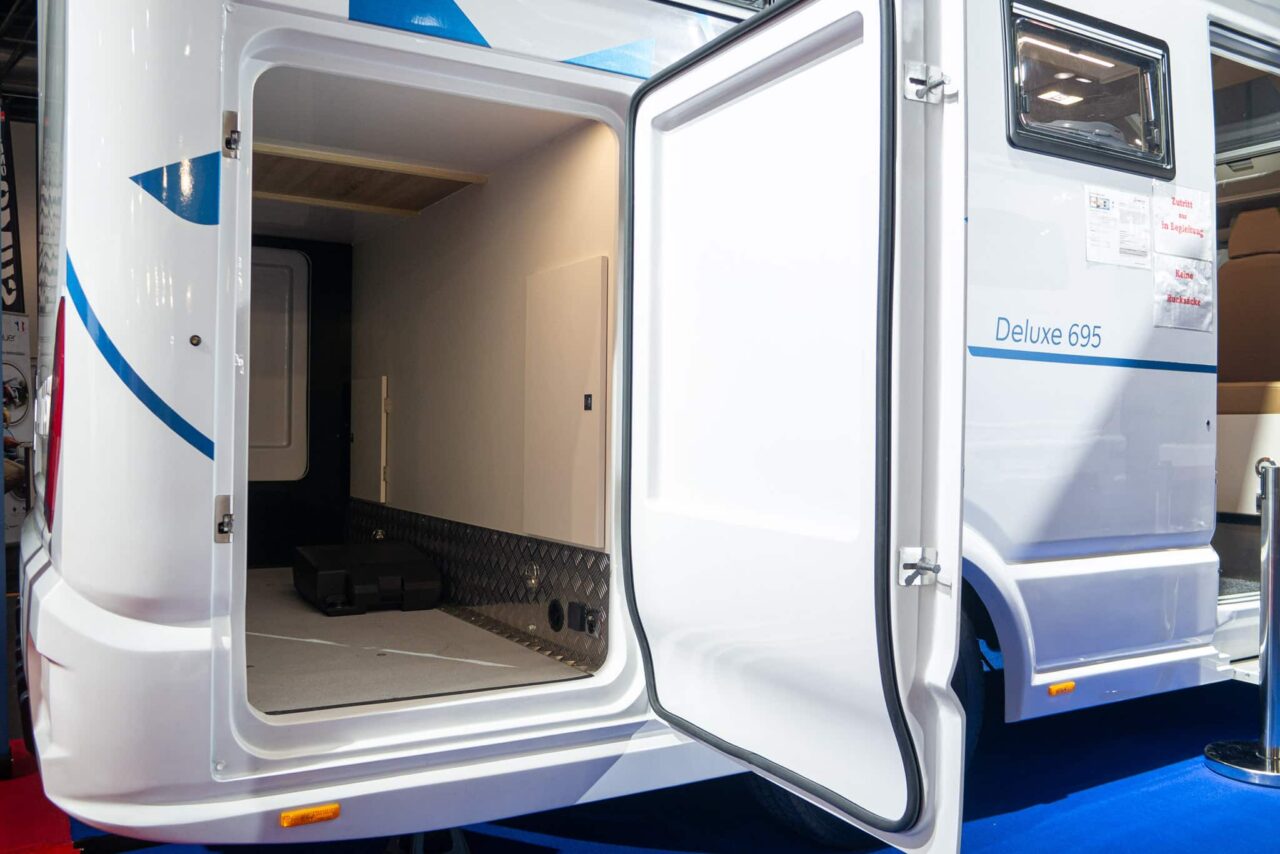 Atlantis Deluxe 695 (2024) : camping-car confortable et luxueux pour quatre personnes - avec visite à 360° ! 10 atlantis deluxe 695 heckgarage