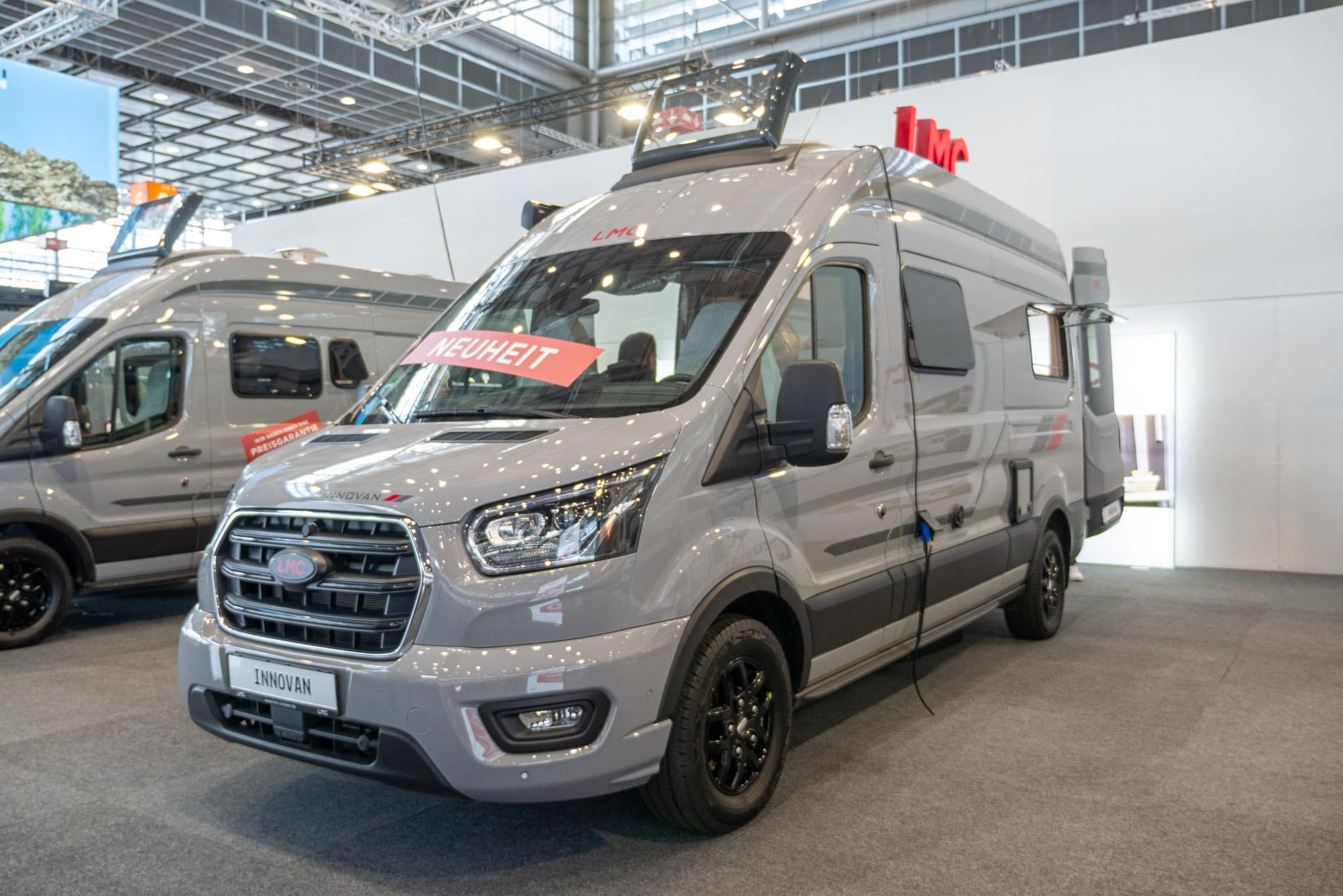 LMC Innovan 592 (2024) : fourgon compact avec lits simples et salle de bain pratique