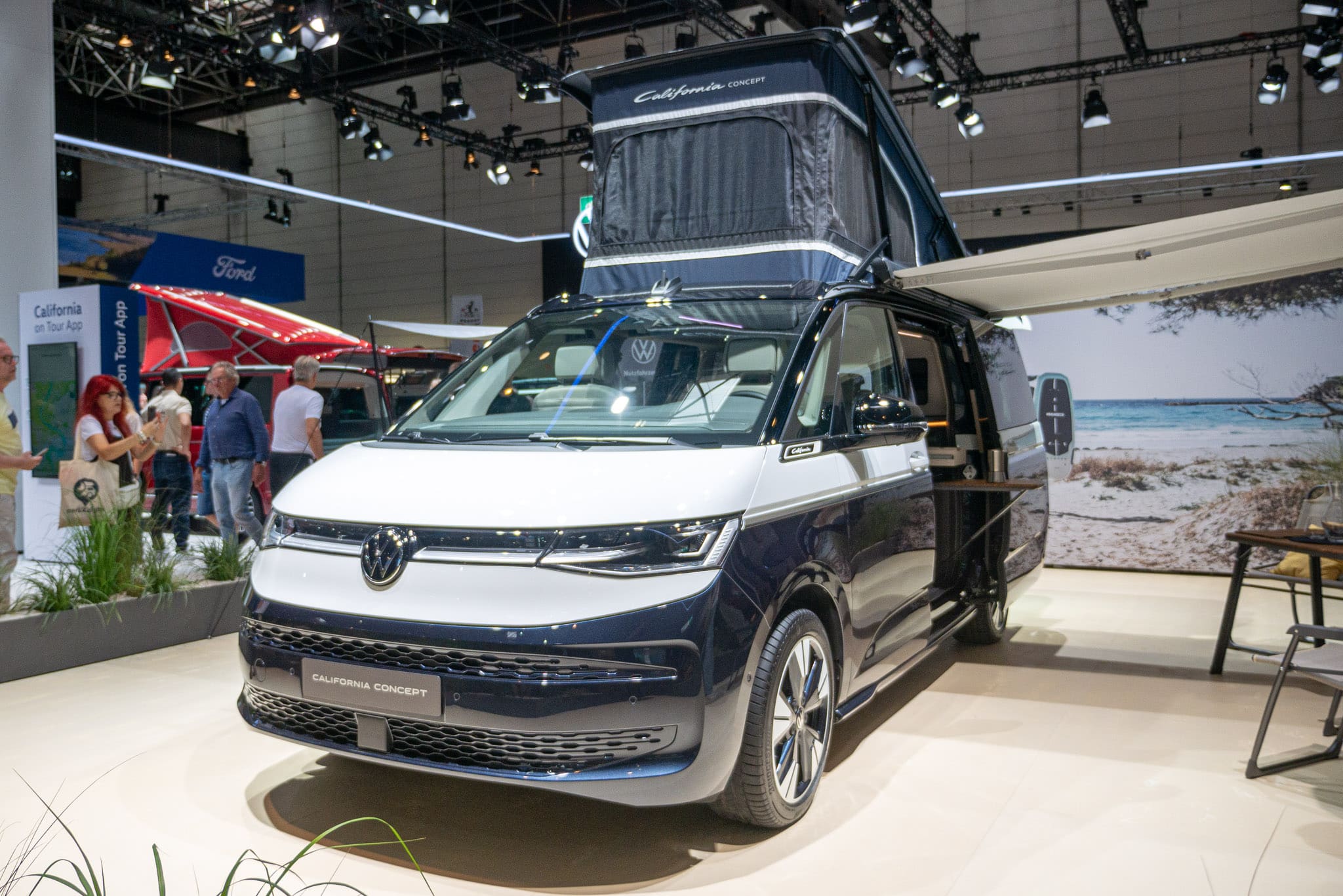 VW Multivan California CONCEPT : Première mondiale de l’étude conceptuelle au Caravan Salon – avec visite à 360° !
