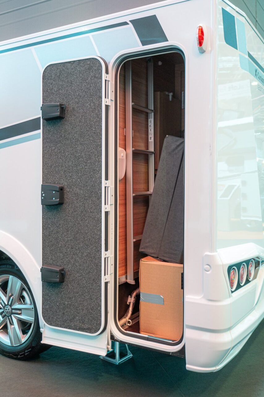 Weinsberg X-Cursion CUV 500 LT (2024) : camping-car semi-intégré sur base Bulli avec toit relevable électrique - avec visite à 360° ! 10 weinsberg x cursion cuv 500 lt heckgarage