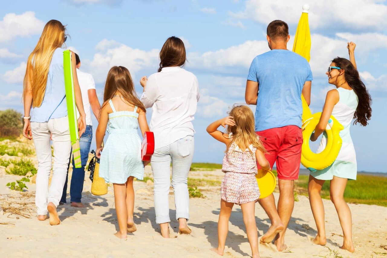 Les ustensiles de plage dans la liste des choses à emporter en camping avec un enfant