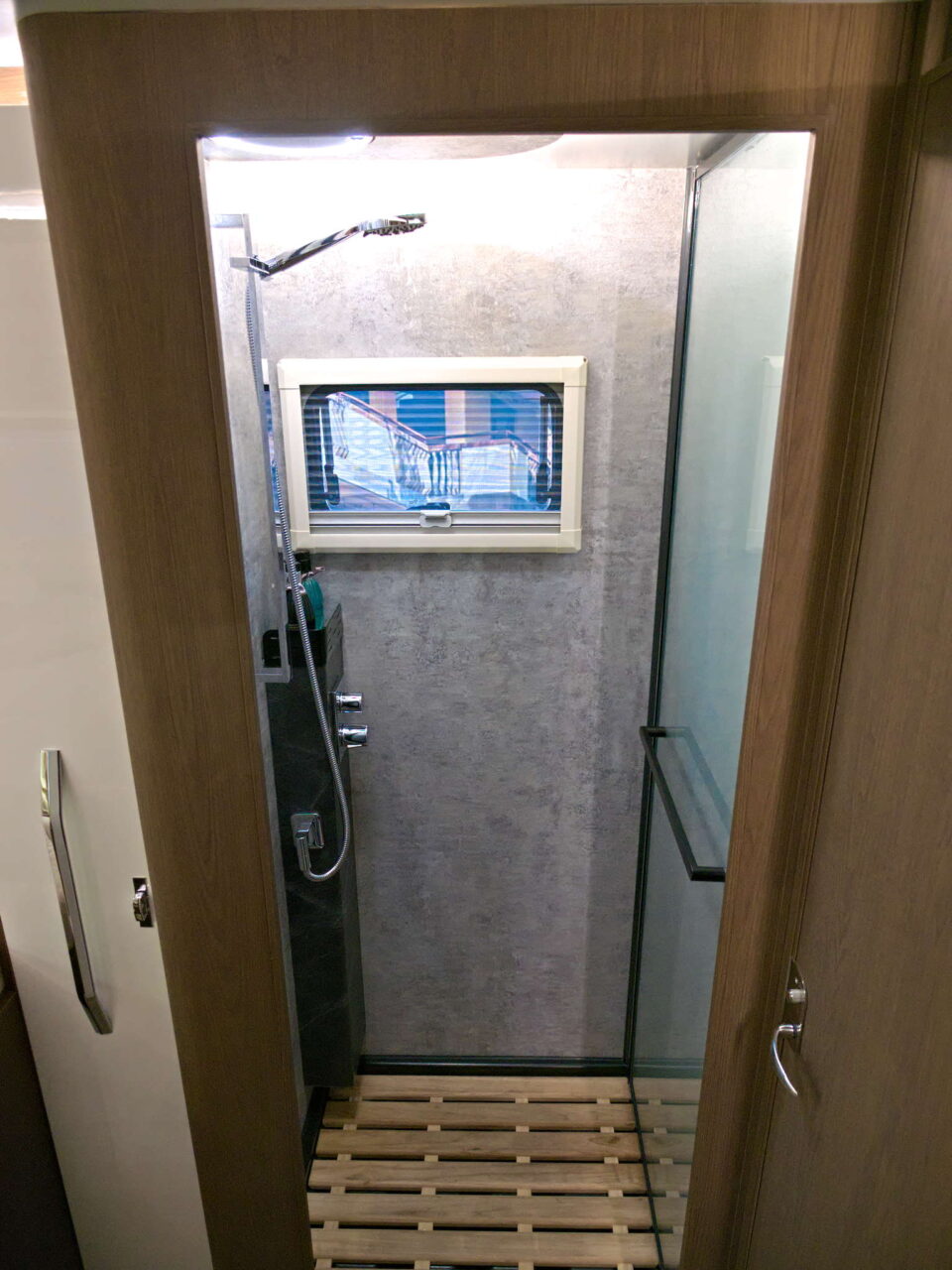 Deddle RV Carbonic Liner 78 - Douche Caravan Salon 2024