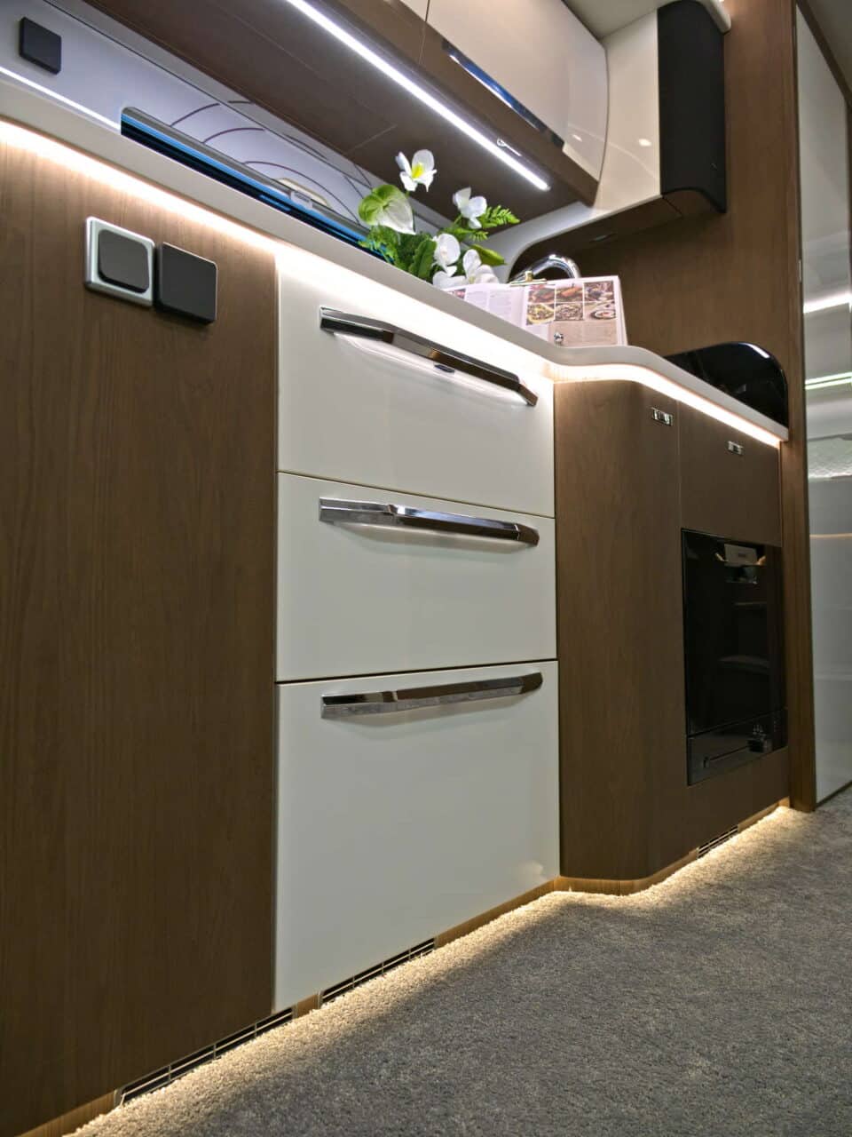 Deddle RV Carbonic Liner 78 - Tiroirs Caravan Salon 2024