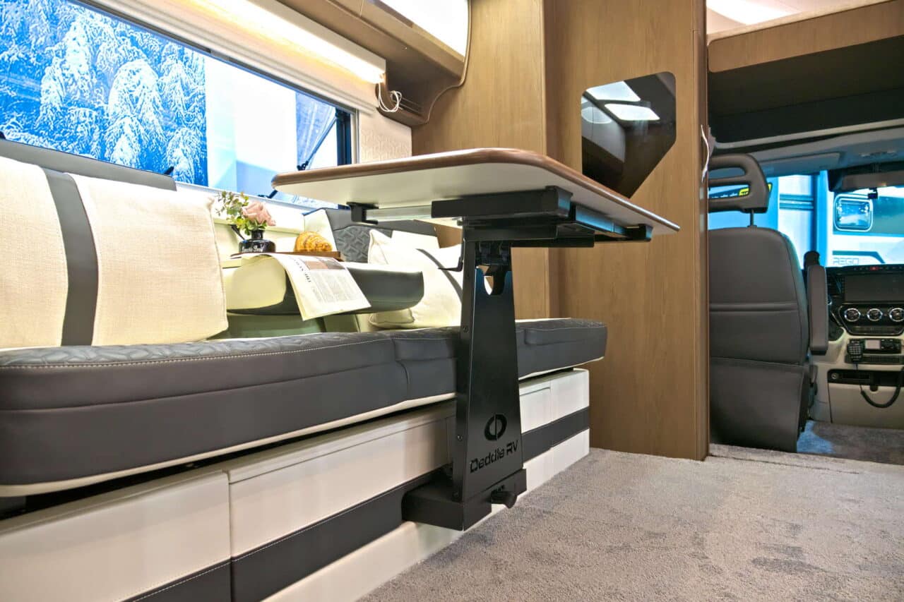 Deddle RV Carbonic Liner 78 - Table Caravan Salon 2024