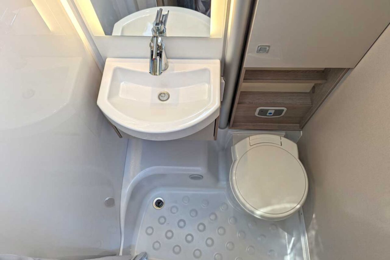 Bürstner Lineo T 690 G Salle de bain