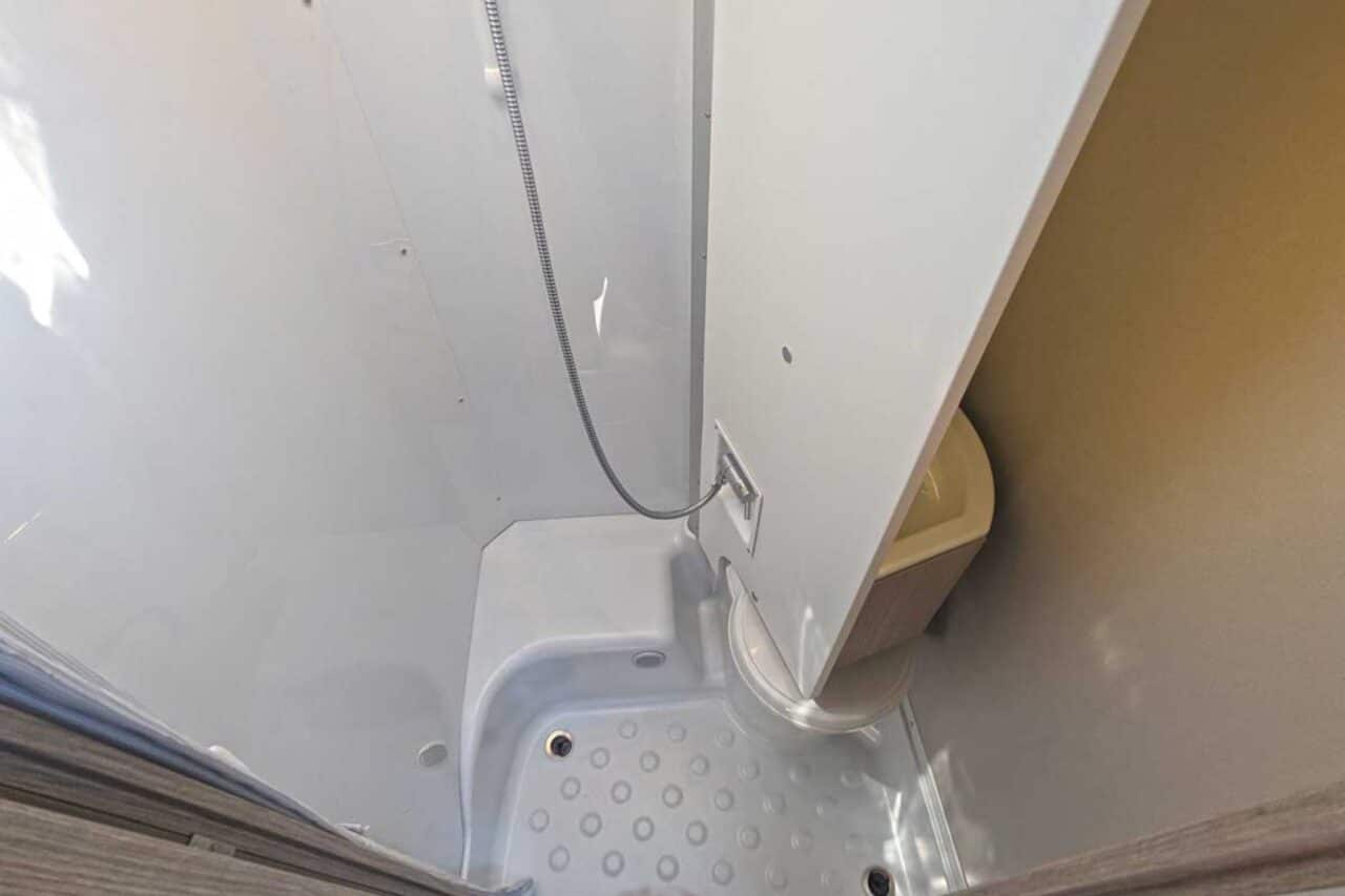 Bürstner Lineo T 690 G Salle de bain Douche