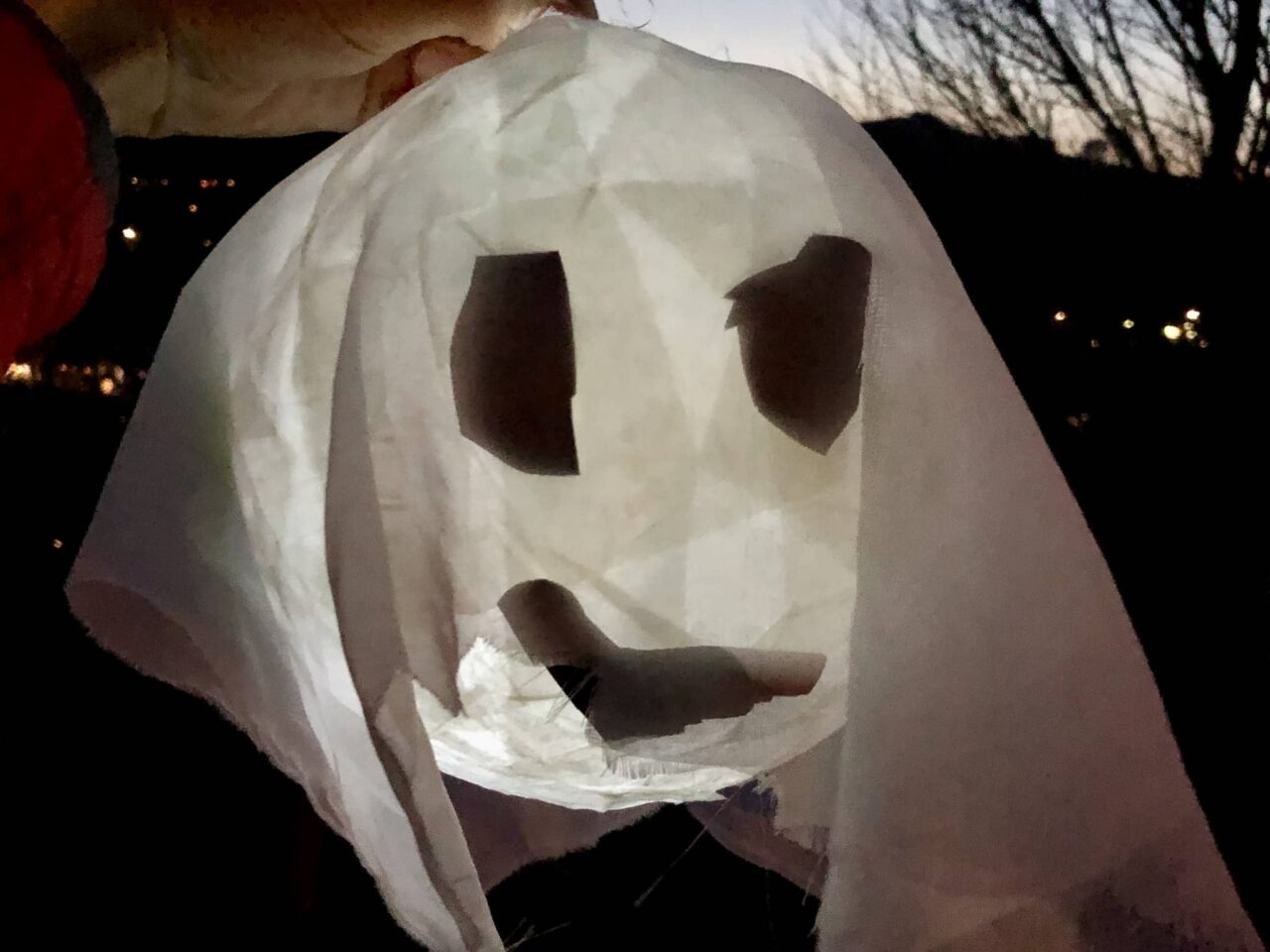 Des fantômes lors d'une randonnée nocturne avec des enfants