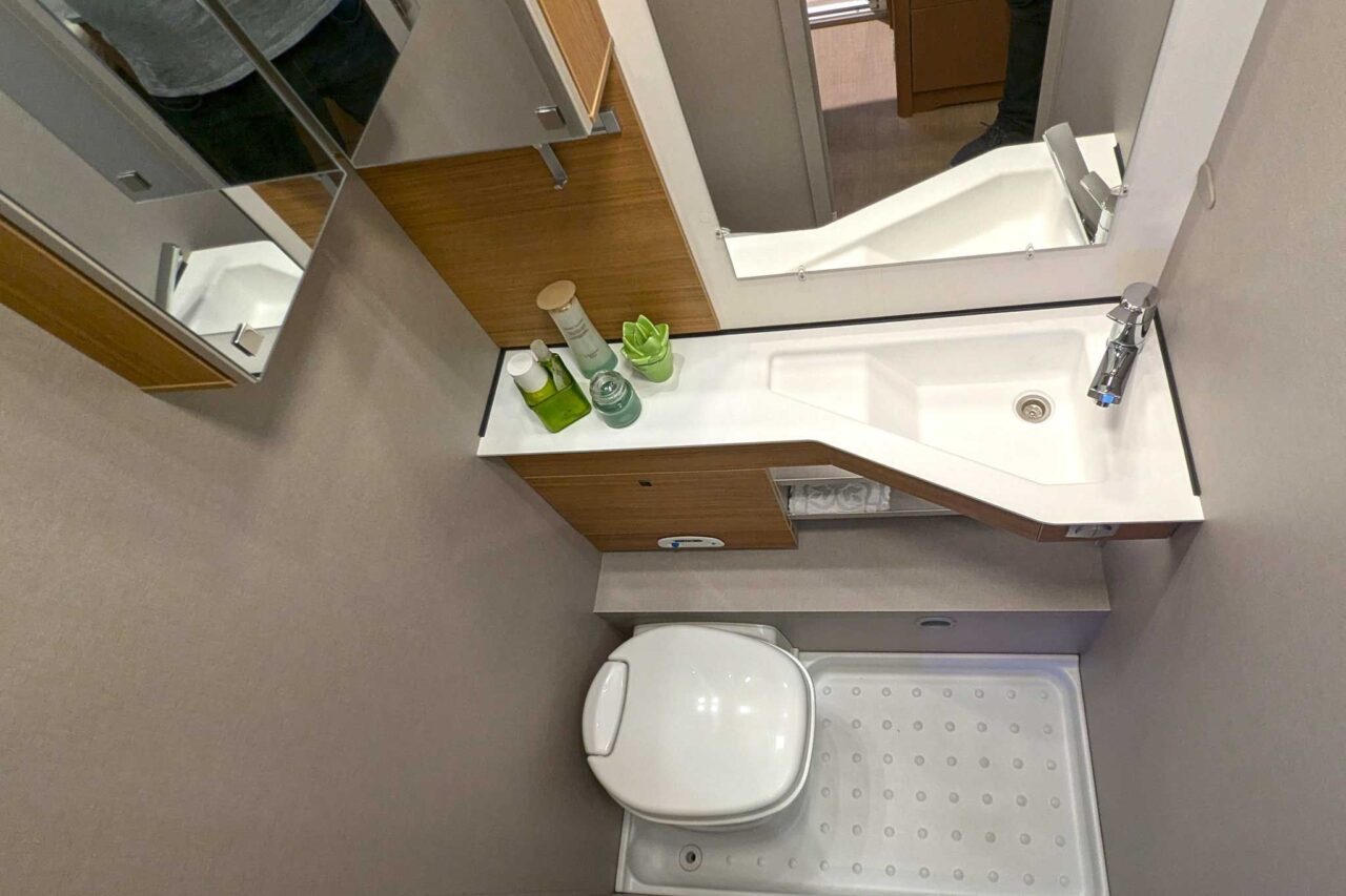 Bürstner Averso Plus 520 TL (2025) - Caravane compacte avec jusqu'à 6 places de couchage 6 buerstner averso plus 520 tl bad caravan salon 2024 c stefan blanz