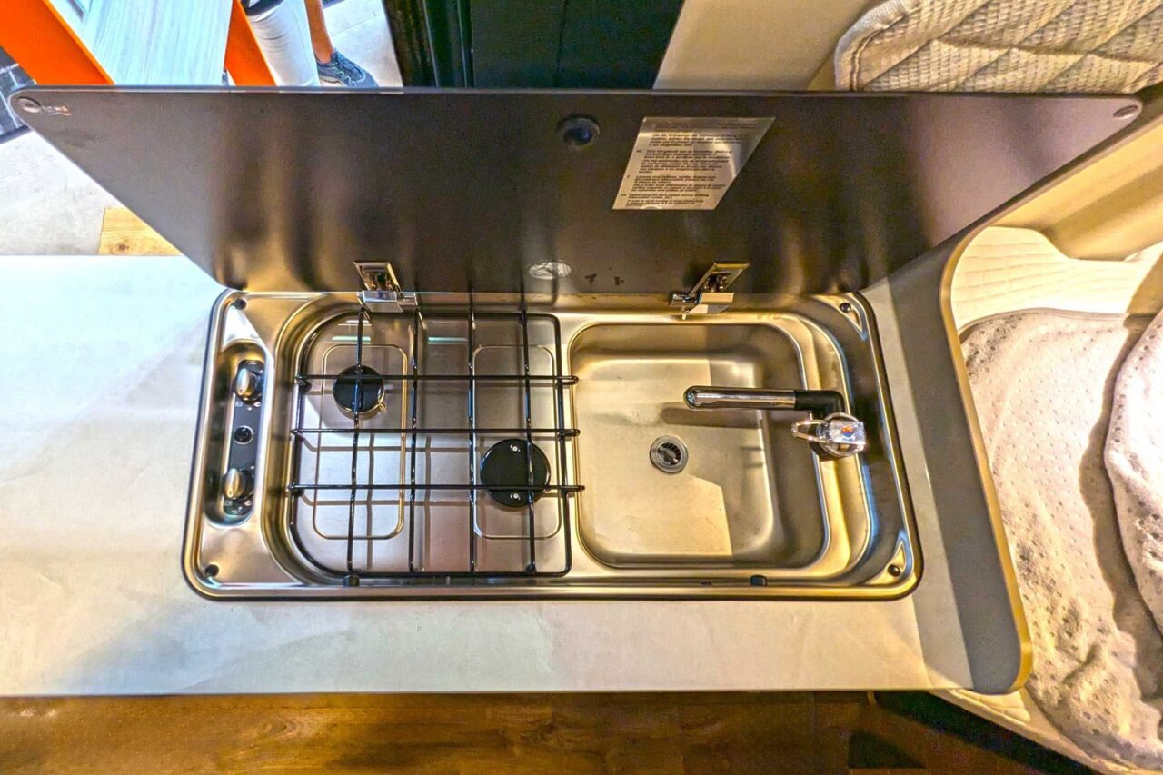 Nouveautés Caravan Salon 2024 : Carado CV 602 - le fourgon de 6 mètres pour la petite famille 4 carado cv 602 kuechenblock