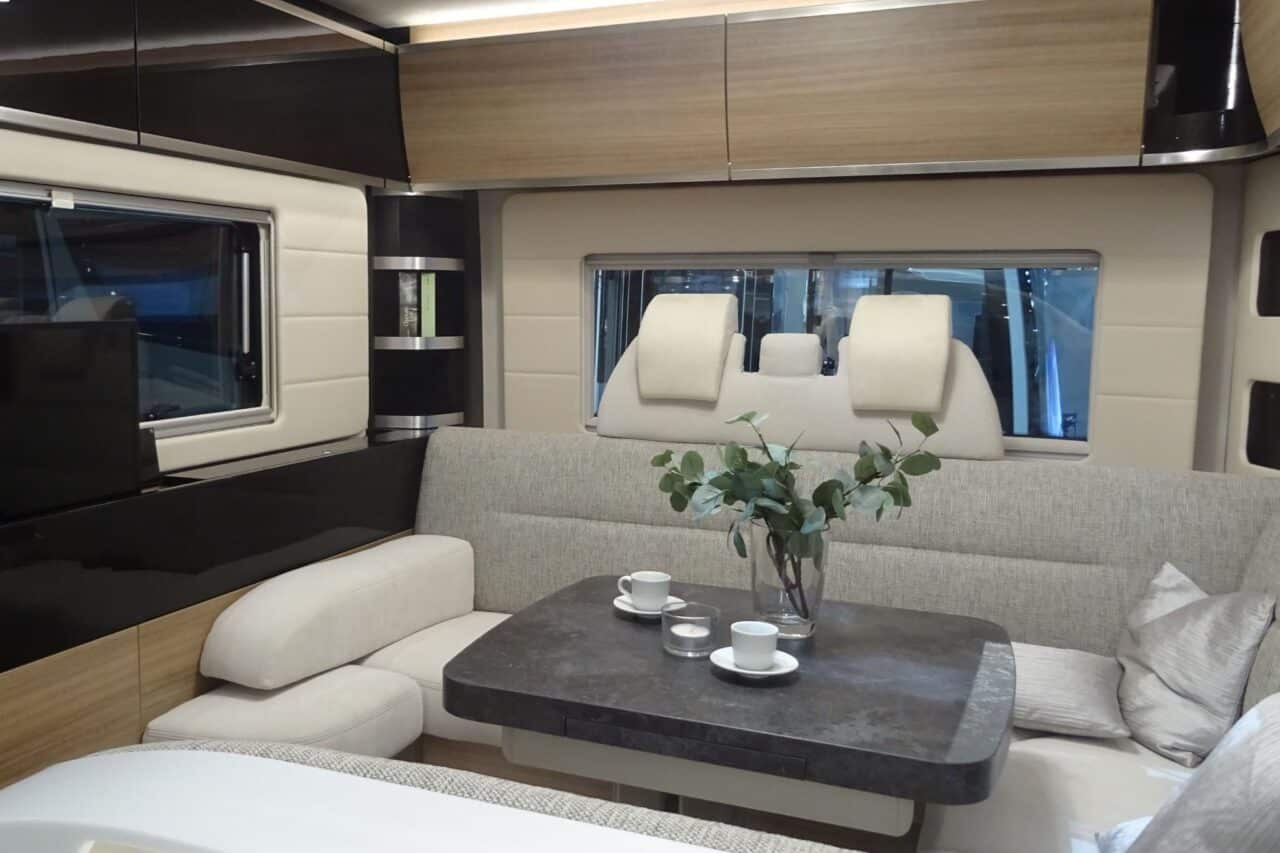 Concorde Cruiser Daily (2025) - capucine de luxe avec une technologie éprouvée et un équipement revu et corrigé 2 concorde cruiser daily caravan salon 2024 sitzgruppe