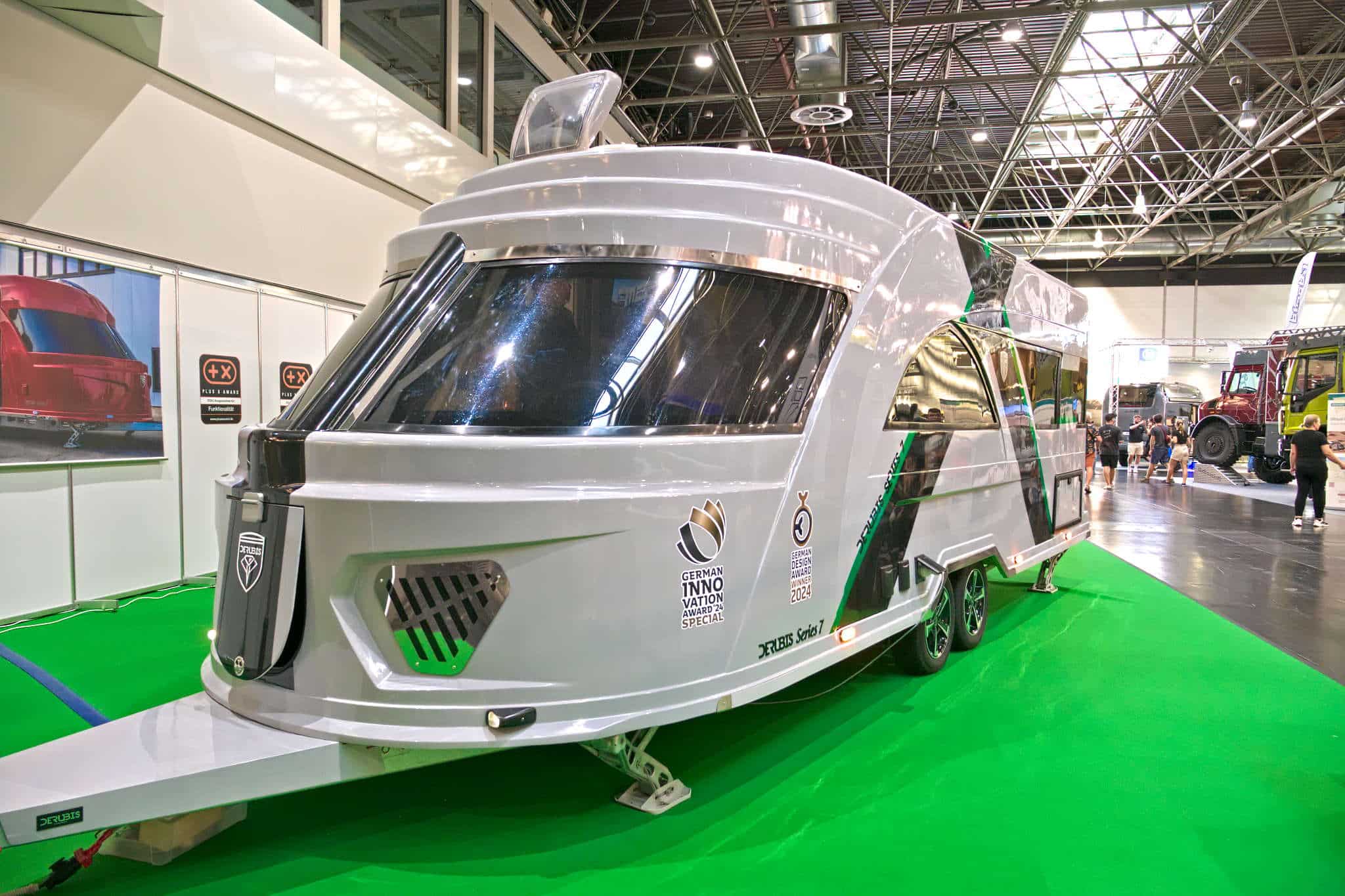 Derubis Series 7 (2025) : Caravane de luxe avec structure monocoque et éclairage d’ambiance