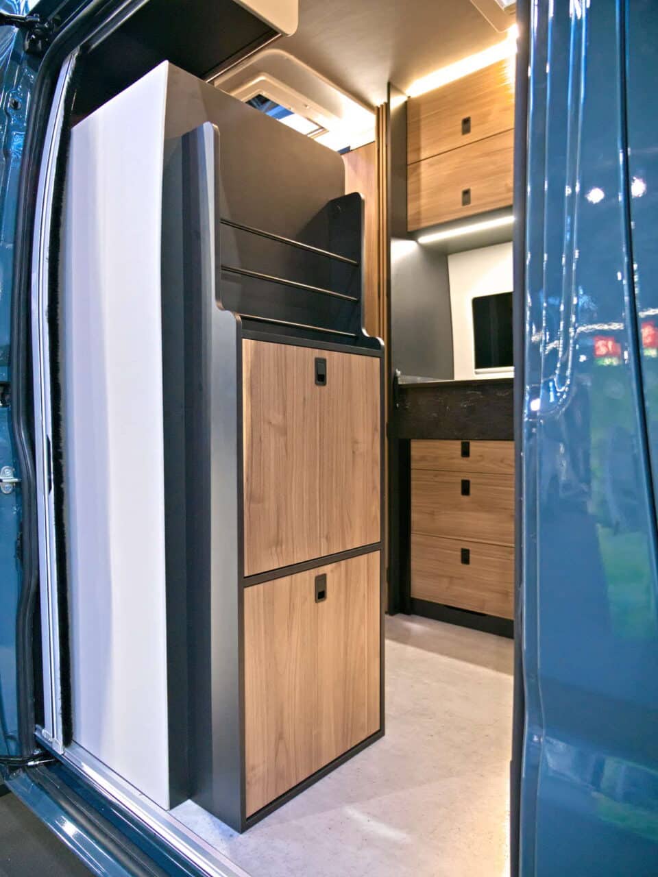 FURGOK X-LOUNGE 600+ (2025) Entrée Caravan Salon 2024
