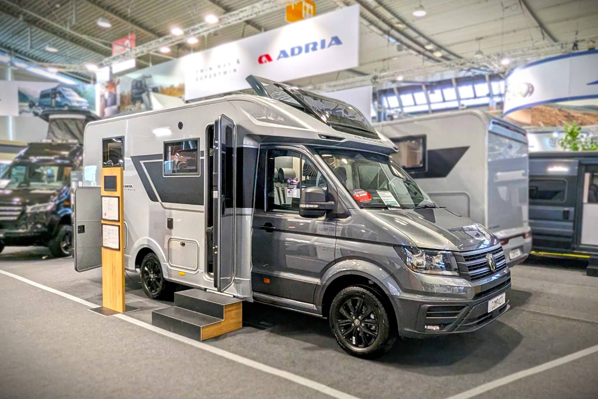 Adria Compact Max (2025) – Profilé étroit avec une ambiance de bien-être