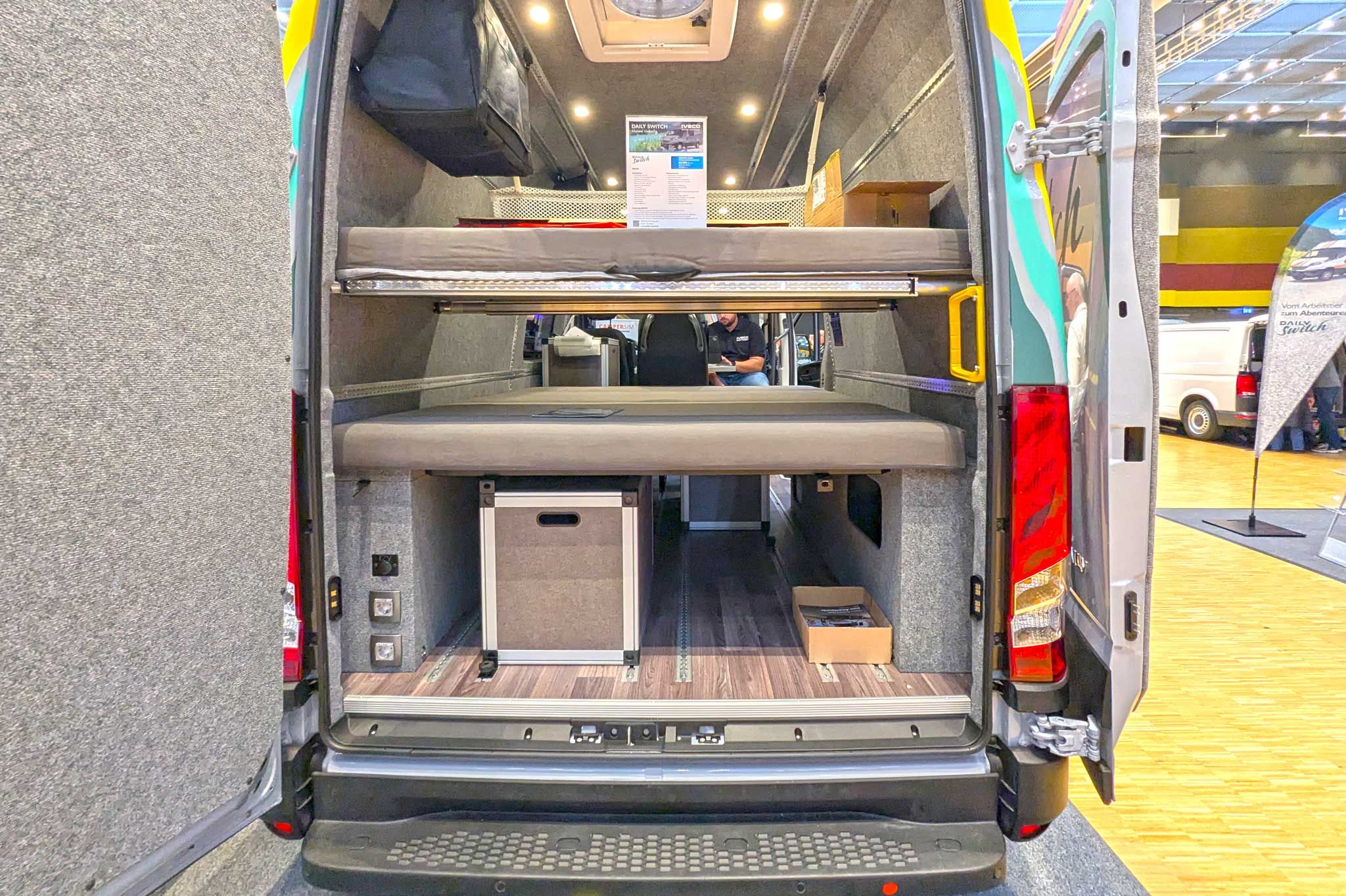 LMC Modo (2025) – aménagement individuel grâce à un système de meubles modulaires pour l’Iveco Daily Switch