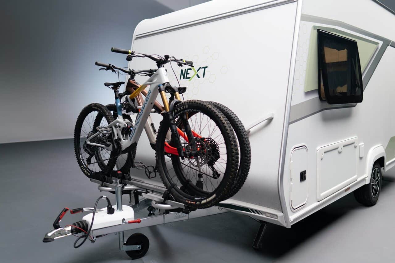 Next 380 avec porte-vélos à barre d'attelage
