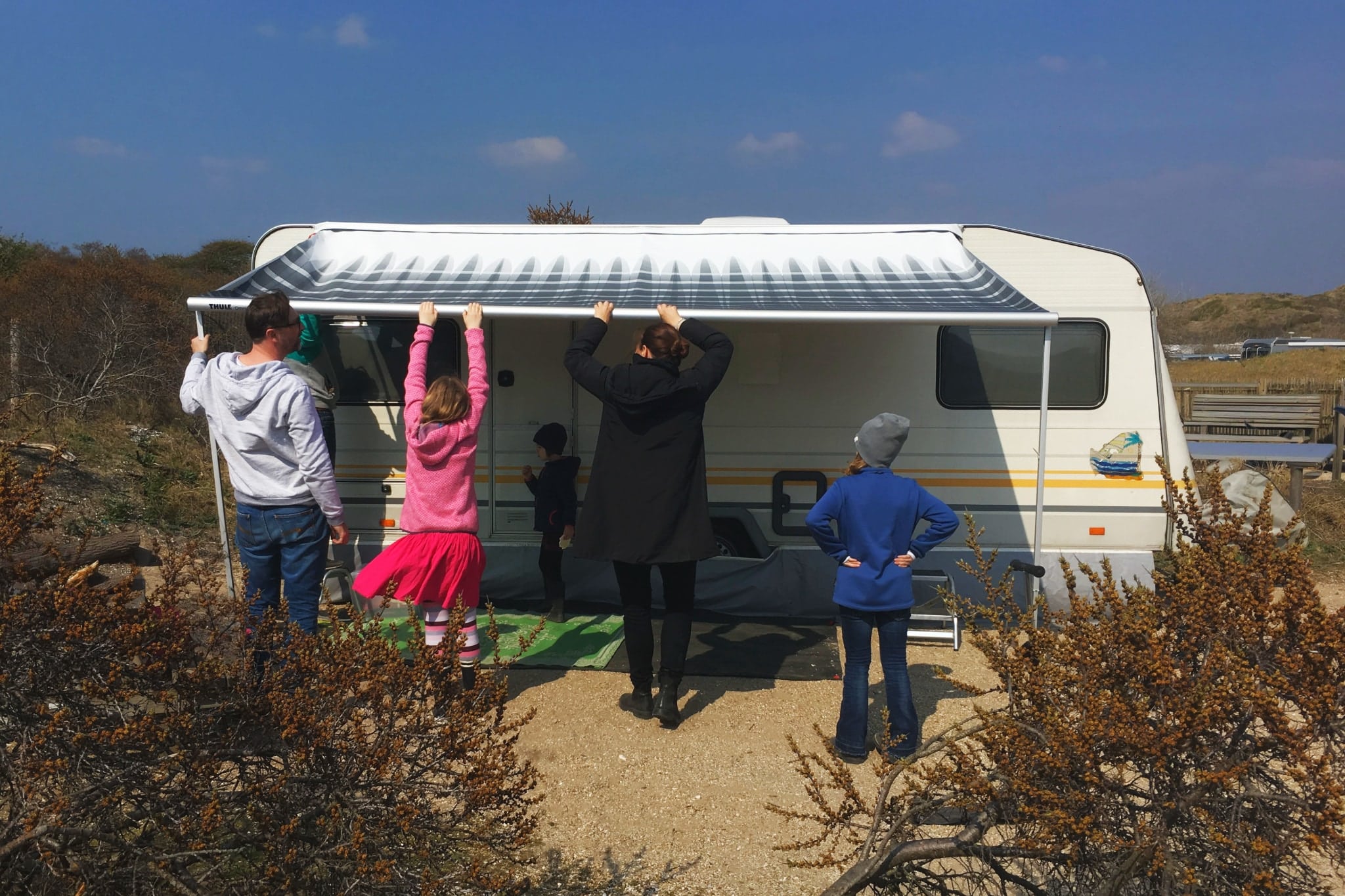 Liste d’emballage & check-list : Faire du camping avec un enfant – bien équipé en voyage