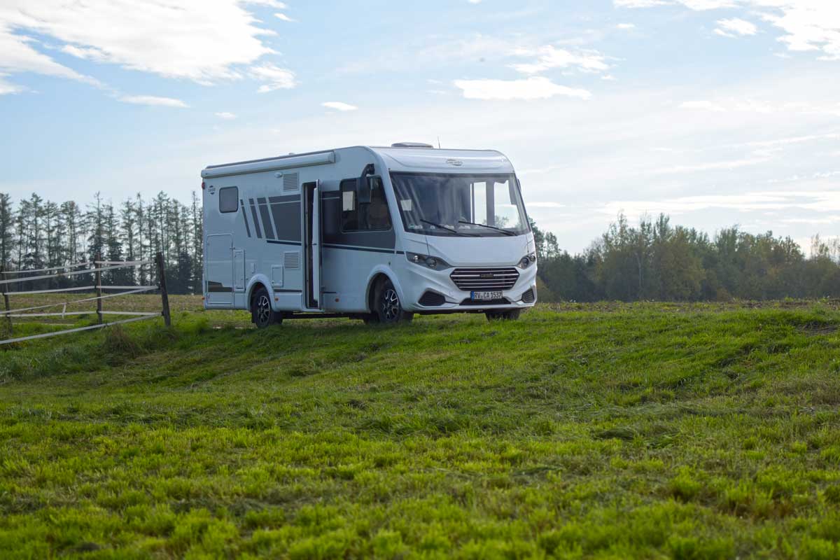 Carado I338 pro+ en test longue durée Camperstyle : intégré compact pour les campeurs de tous les temps et les familles