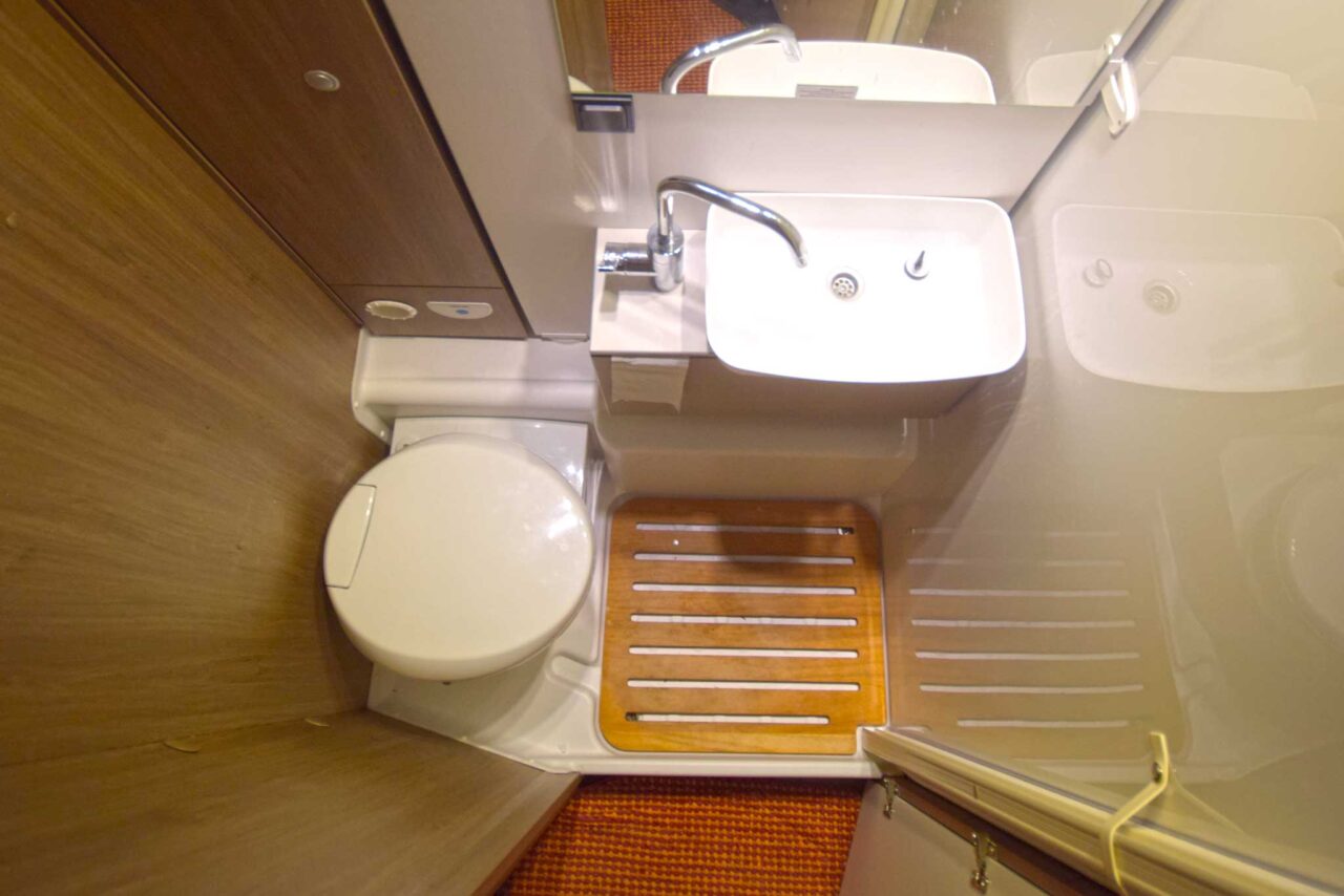 Carado I338 pro+ en test longue durée Camperstyle : intégré compact pour les campeurs de tous les temps et les familles 9 Toilettes